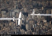 مانور هواپیماهای فوق سبک بر فراز برج میلاد