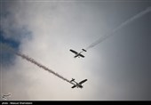 مانور هواپیماهای فوق سبک بر فراز برج میلاد