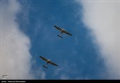 مانور هواپیماهای فوق سبک بر فراز برج میلاد