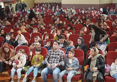 «دستبوسی روز پدر»؛ جشن احترام در سینمای خرمآباد