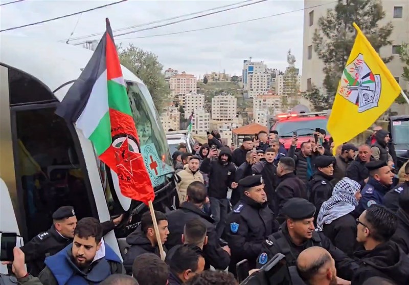 ورود پنجمین کاروان اسرای آزاده فلسطینی به شهر رام‌الله