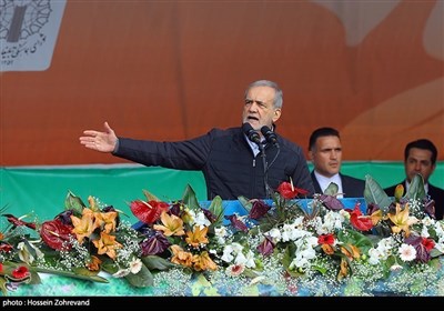 Праздничные парады в честь 46-й годовщины Исламской революции в Иране