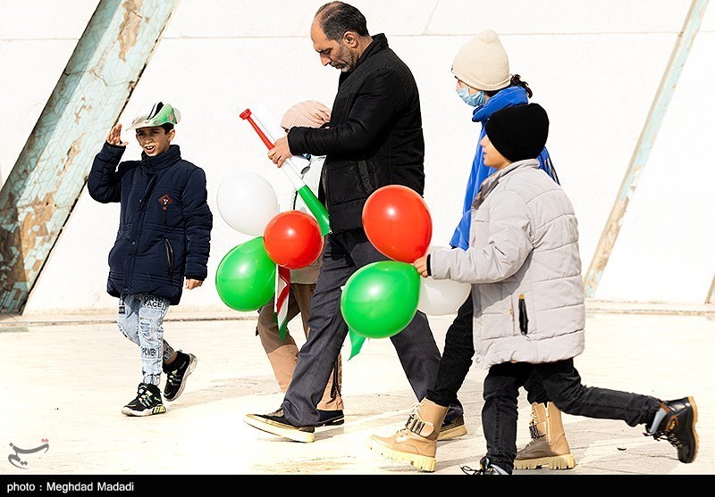 People Mark Revolution Victory Anniversary in Tehran - Photo news ...