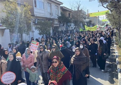 سنگ‌تمام مردمان ترکمن‌صحرا در جشن انقلاب اسلامی