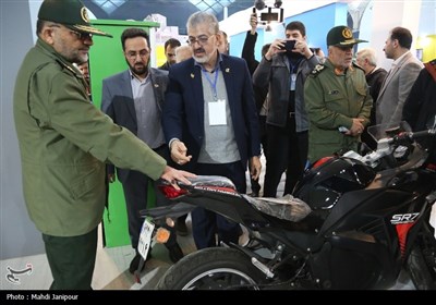 سردار سلیمانی در نمایشگاه زاینده‌نور