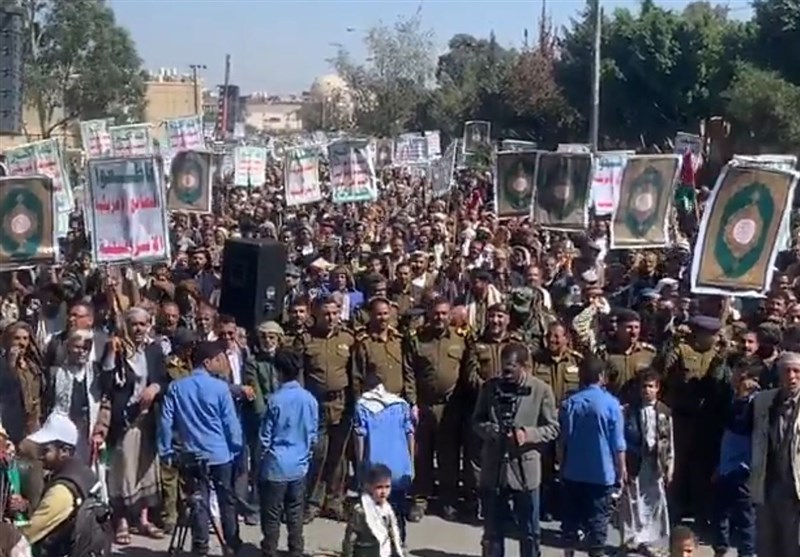 جشن یمنی‌ها در سالگرد اخراج تفنگداران آمریکایی