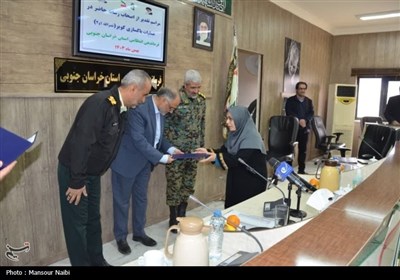 نشست تعامل و هم اندیشی اصحاب رسانه با فرمانده انتظامی خراسان جنوبی