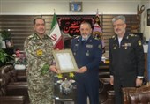 وزیر دفاع با فرمانده قرارگاه پدافند هوایی دیدار کرد