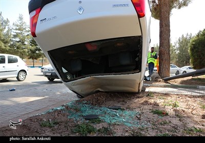 واژگونی خودرو در یکی از میادین اصلی شهر کرمان