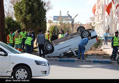 واژگونی خودرو در یکی از میادین اصلی شهر کرمان