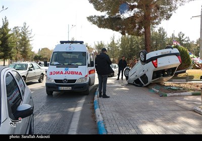 واژگونی خودرو در یکی از میادین اصلی شهر کرمان