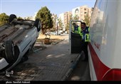واژگونی خودرو در یکی از میادین اصلی شهر کرمان