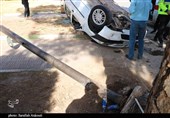 واژگونی خودرو در یکی از میادین اصلی شهر کرمان