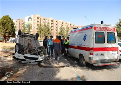 واژگونی خودرو در یکی از میادین اصلی شهر کرمان