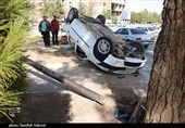 واژگونی خودرو در یکی از میادین اصلی شهر کرمان