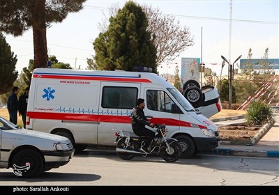 واژگونی خودرو در یکی از میادین اصلی شهر کرمان