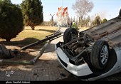 واژگونی خودرو در یکی از میادین اصلی شهر کرمان