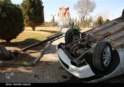 واژگونی خودرو در یکی از میادین اصلی شهر کرمان