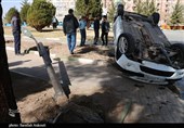 واژگونی خودرو در یکی از میادین اصلی شهر کرمان