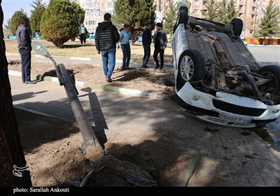 واژگونی خودرو در یکی از میادین اصلی شهر کرمان