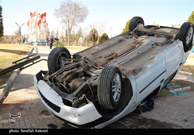 واژگونی خودرو در یکی از میادین اصلی شهر کرمان