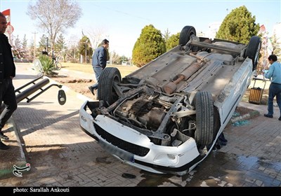 واژگونی خودرو در یکی از میادین اصلی شهر کرمان