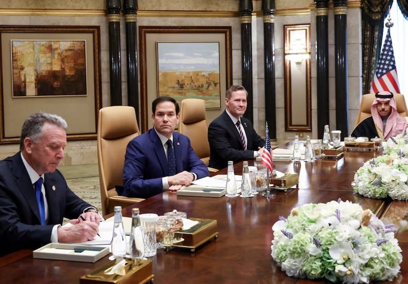 US, Russia Push Forward with Peace Talks, Excluding Ukraine