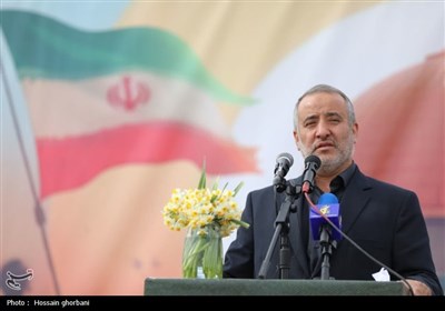 نمایش اقتدار گردان‌های رزمی و بسیجیان بیرجند