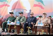 نمایش اقتدار گردان‌های رزمی و بسیجیان بیرجند