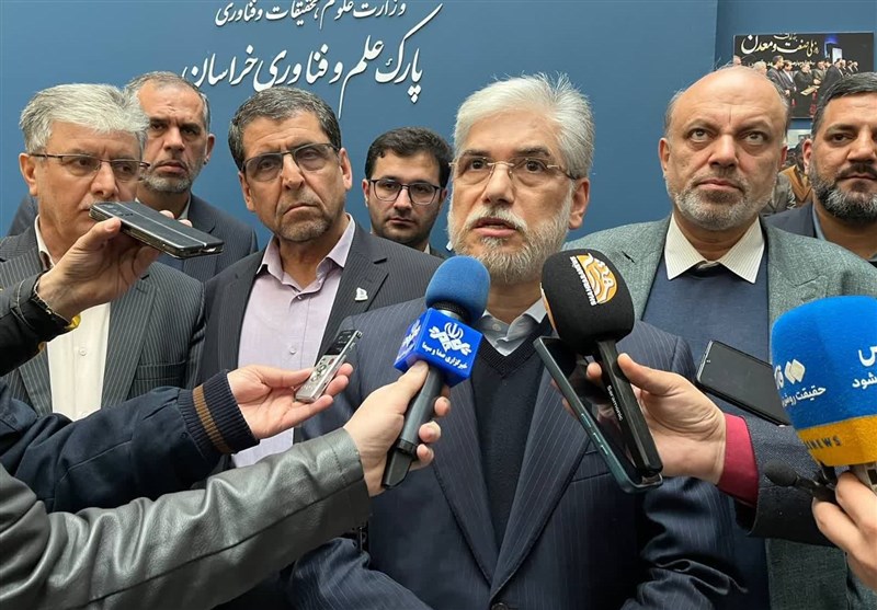 وزیر علوم: بیمه لپ‌تاپ و تلفن همراه دانشجویان را متقبل شدیم