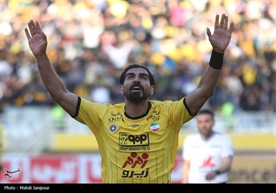 جشنواره گل سپاهان در دربی