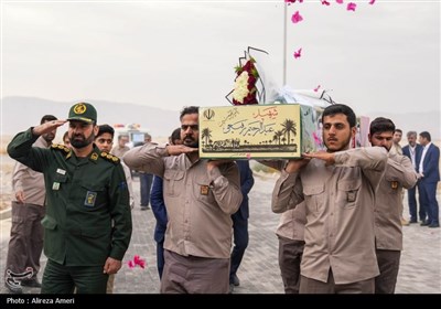 تشییع پیکر مطهر 2 شهید دوران دفاع مقدس در لامرد - فارس