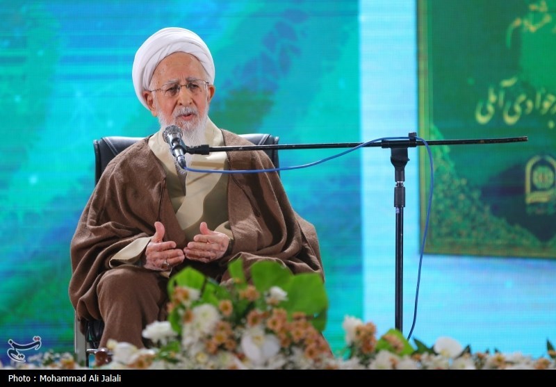 تأکید آیت الله جوادی آملی بر اطاعت از رهبر انقلاب