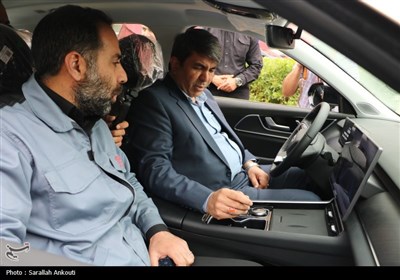 بازدید استاندار کرمان از کارخانجات خودروسازی بم