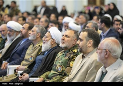 رو نمایی از تقریظ رهبر انقلاب بر کتاب آخرین فرصت