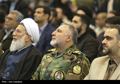 رو نمایی از تقریظ رهبر انقلاب بر کتاب آخرین فرصت