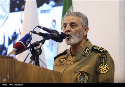 رو نمایی از تقریظ رهبر انقلاب بر کتاب آخرین فرصت