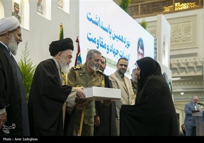 رو نمایی از تقریظ رهبر انقلاب بر کتاب آخرین فرصت