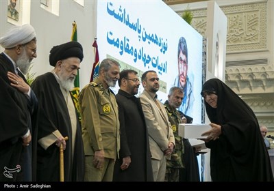 رو نمایی از تقریظ رهبر انقلاب بر کتاب آخرین فرصت