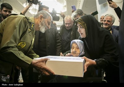 رو نمایی از تقریظ رهبر انقلاب بر کتاب آخرین فرصت