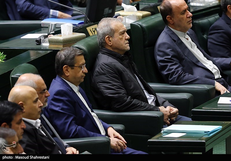 Parliament Impeaches Iran’s Economy Minister
