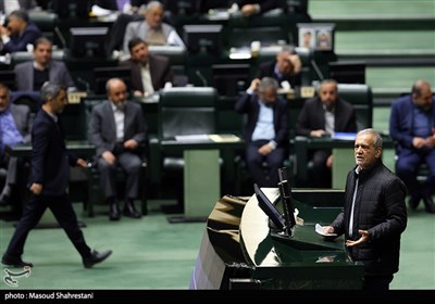 جلسه استیضاح وزیر اقتصاد با حضور رئیس جمهور
