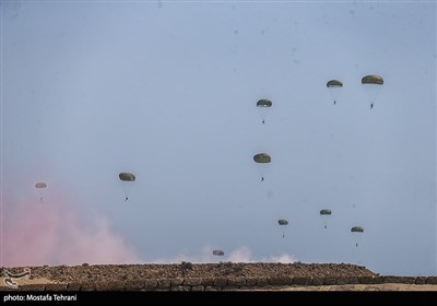 Иранская армия провела десантную операцию в рамках учений на юго-востоке страны