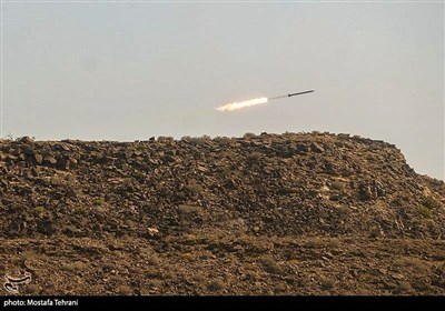 Иранская армия провела десантную операцию в рамках учений на юго-востоке страны