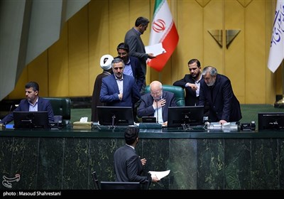جلسه استیضاح وزیر اقتصاد با حضور رئیس جمهور