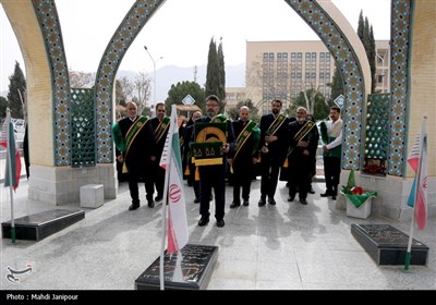 کاشت نهال توسط خادمیاران رضوی در جوار شهدای گمنام