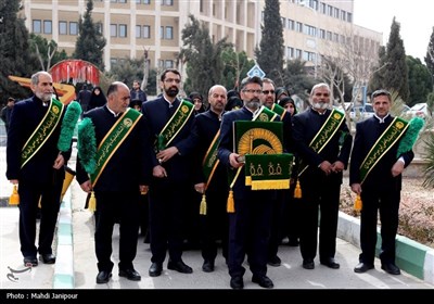 کاشت نهال توسط خادمیاران رضوی در جوار شهدای گمنام