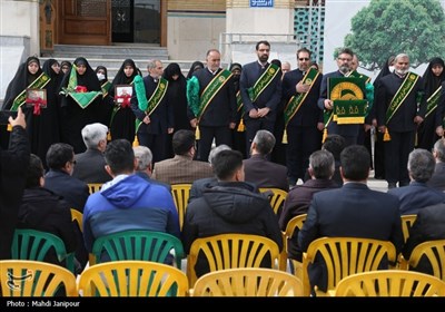 کاشت نهال توسط خادمیاران رضوی در جوار شهدای گمنام