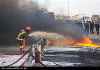 آتش سوزی تانکر سوخت در آزادراه گرمسار