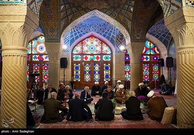 ترتیل خوانی و تفسیر قرآن کریم در مسجد نصیرالملک
